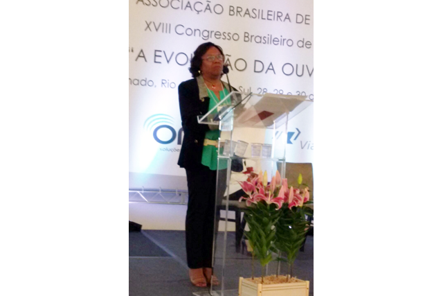 Professora Eunice Prudente durante o XVIII Congresso de Ouvidores.
