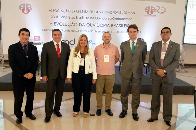O ouvidor geral do Estado de São Paulo, Gustavo Ungaro, e participantes do XVIII Congresso Brasileiro de Ouvidores / Ombudsman.